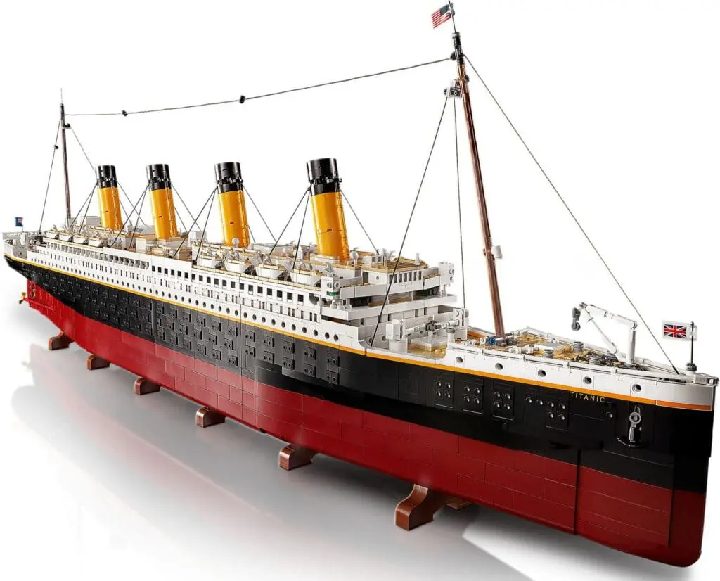 Titanic ship model with four funnels