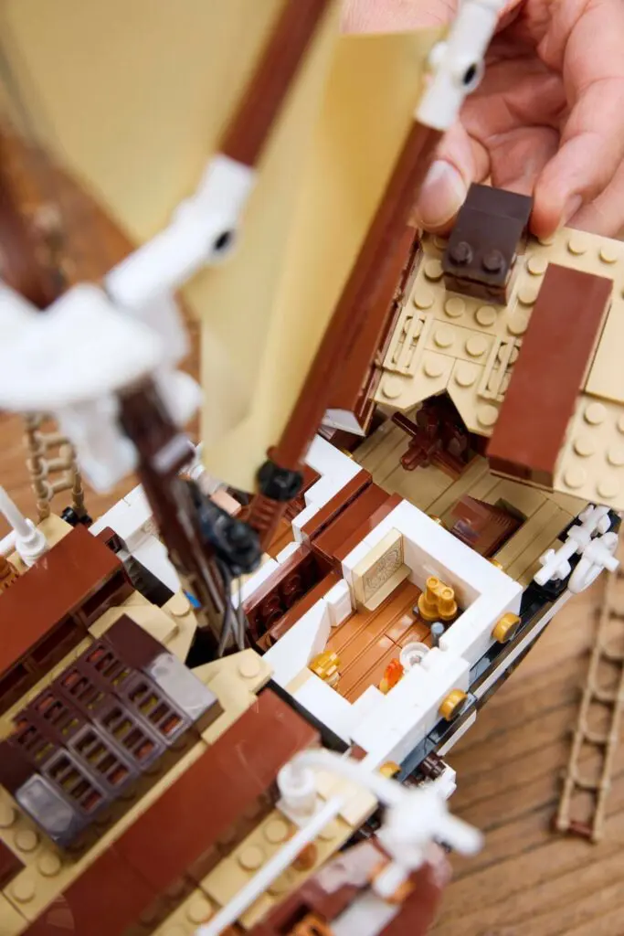 LEGO Icons The Endurance - view 8