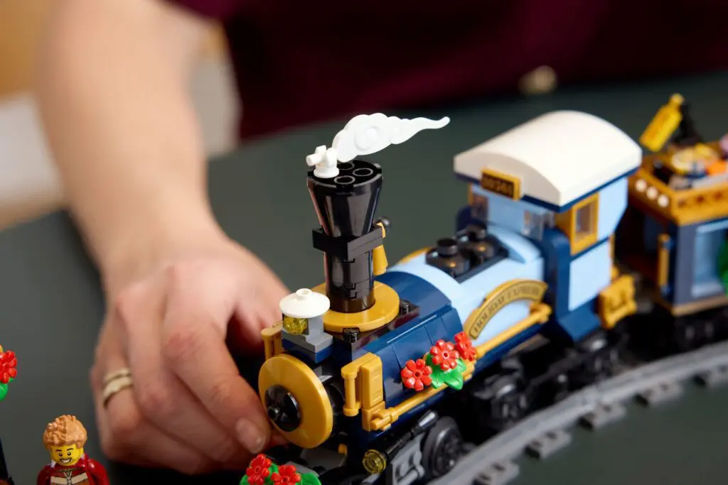 Toy train on circular track