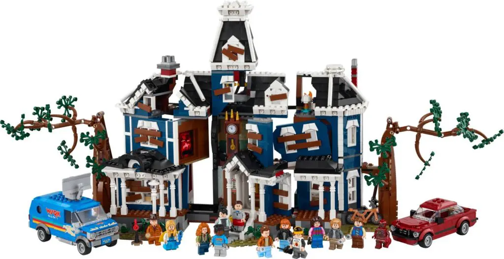 Haunted house Lego set with characters