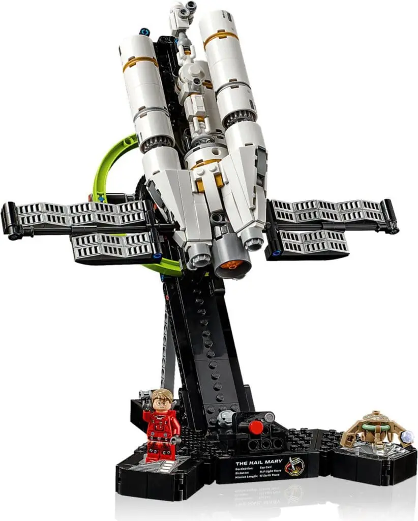 Detailed Lego spaceship with mini figures