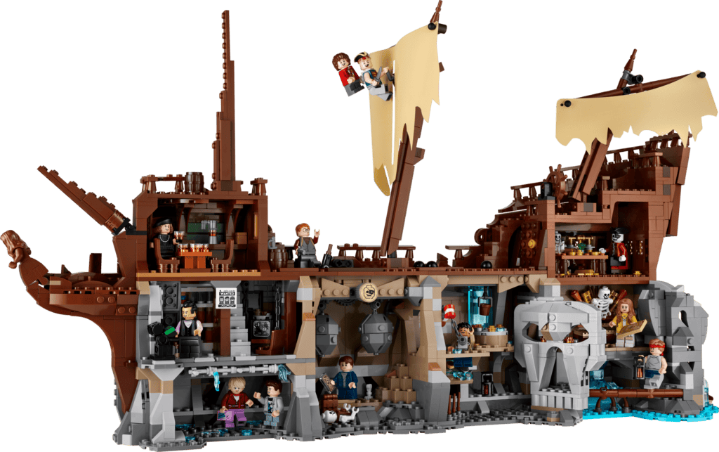 Pirate ship model with sails and rooms