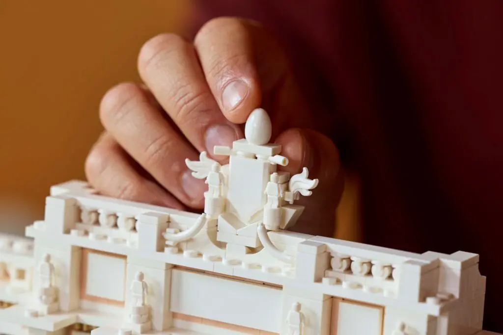 Constructing LEGO structure with intricate details