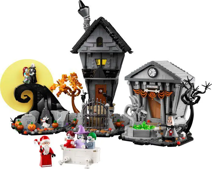 Halloween LEGO set with pumpkin decorations