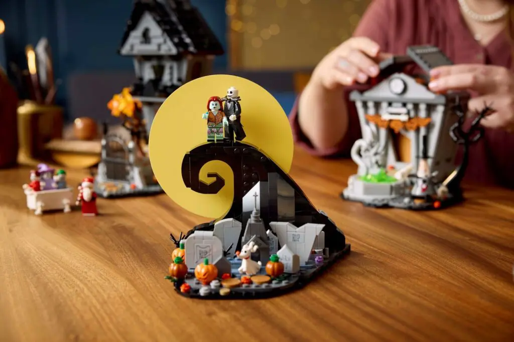 Decorative Lego figures with pumpkins