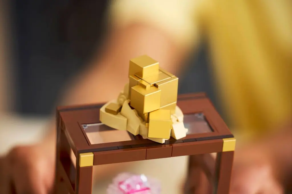 Small golden cubes on a surface