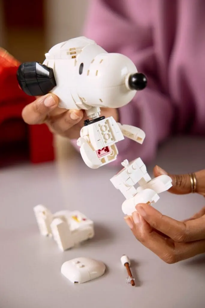Building a LEGO Snoopy model