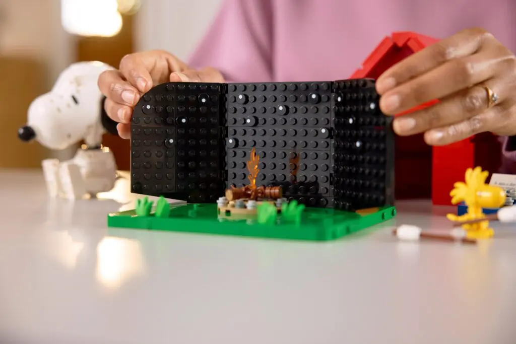 Building Snoopy's Lego house with figures