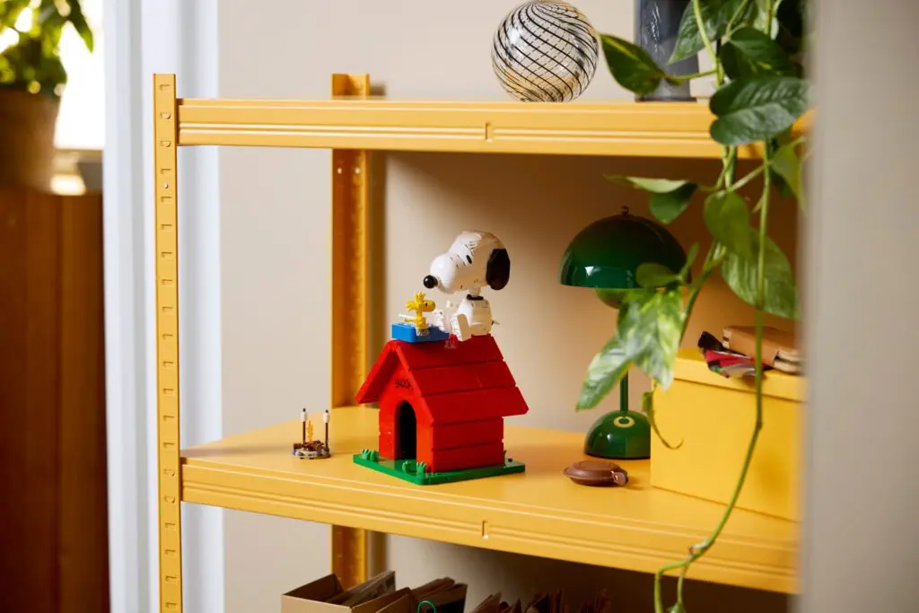 Green lamp beside LEGO Snoopy house
