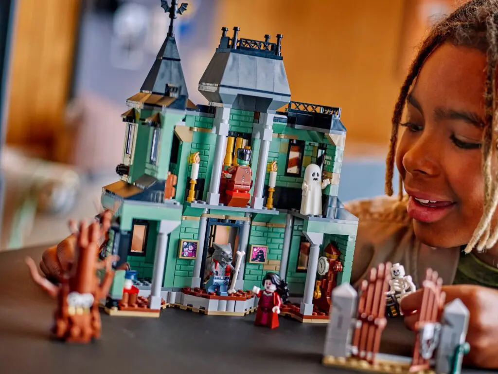 LEGO Creator Haunted Mansion - view 4