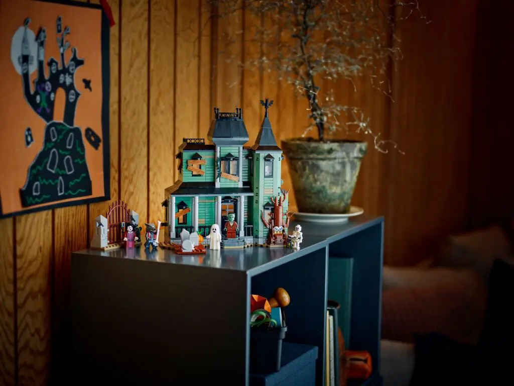 LEGO Creator Haunted Mansion - view 5
