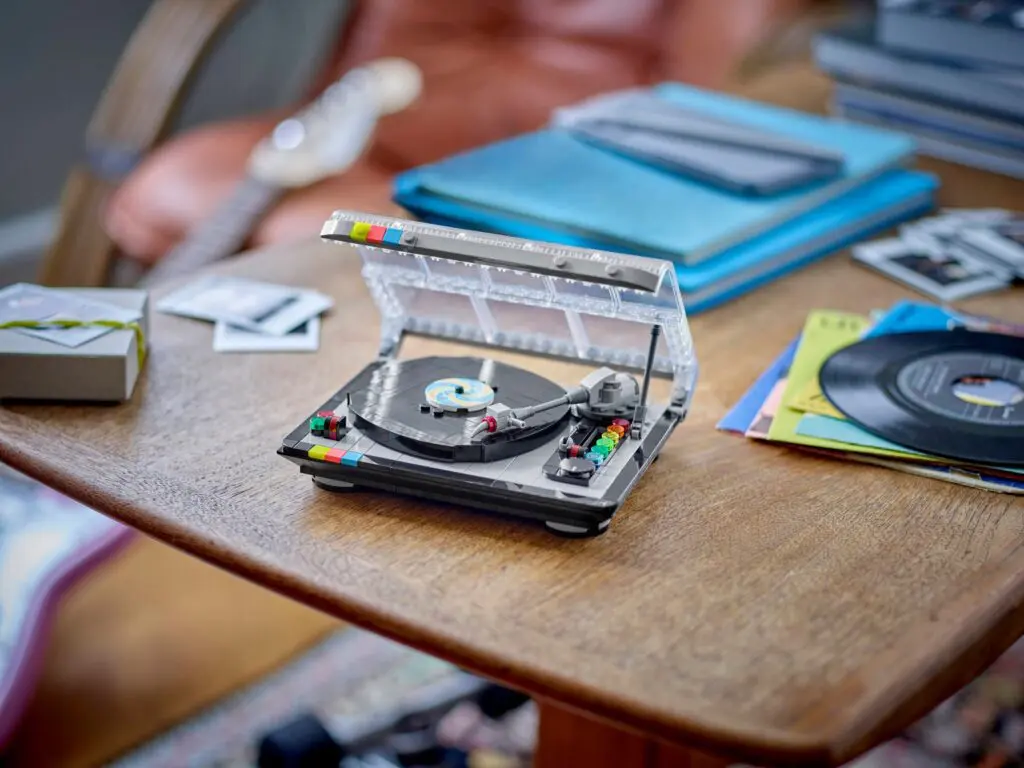 Toy record player with vinyl records