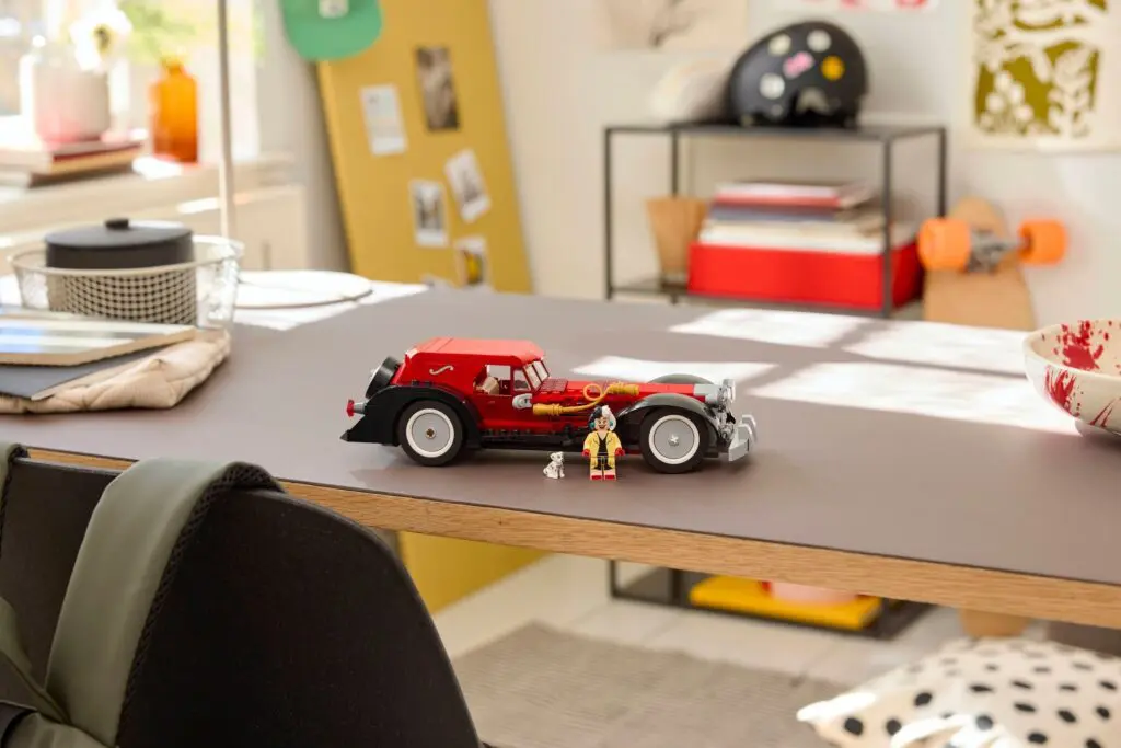 Miniature car with two small figures