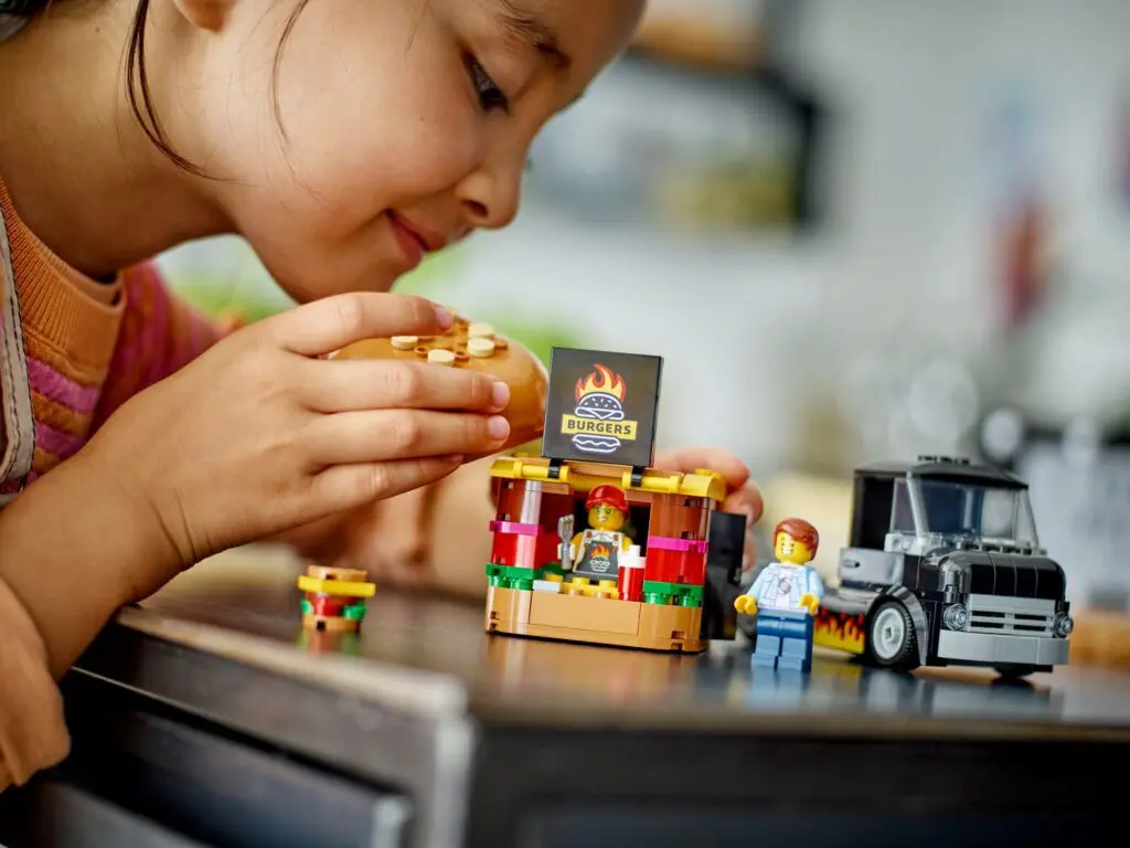 Girl enjoying burger stand mini figures