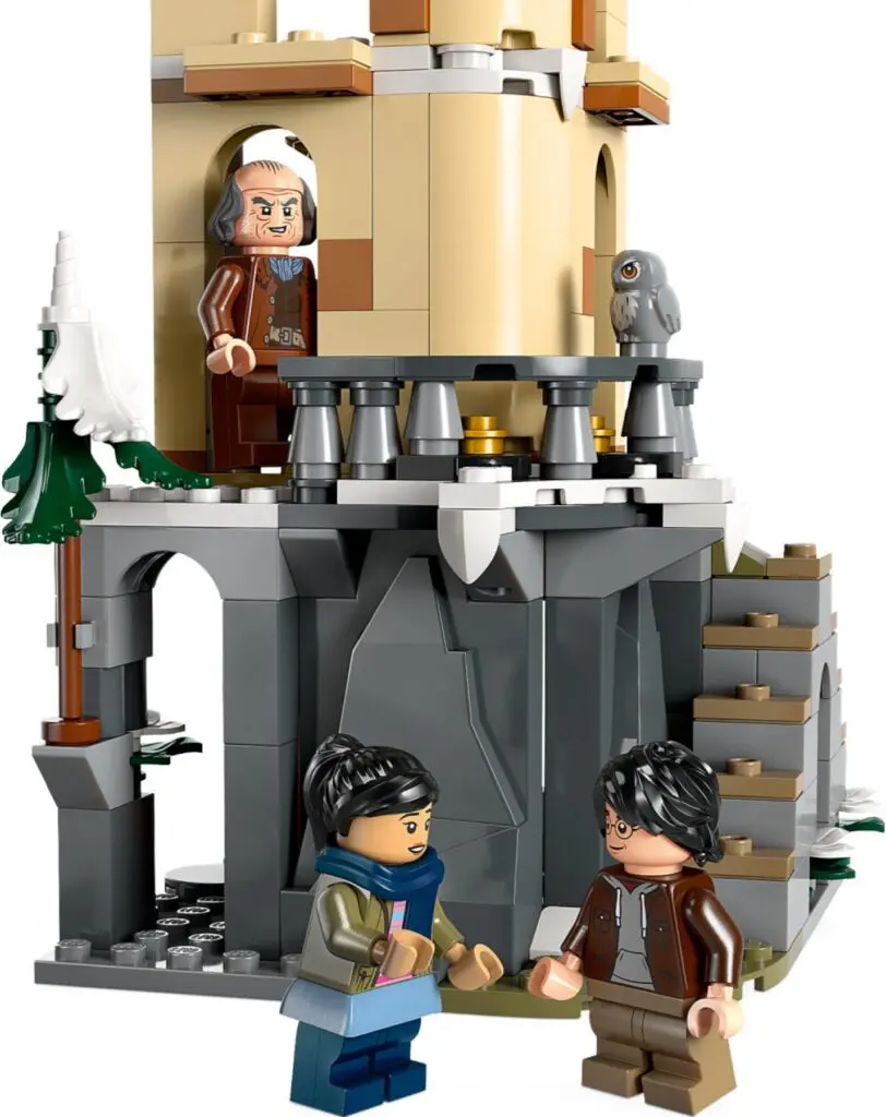 Wizard-themed LEGO set with characters