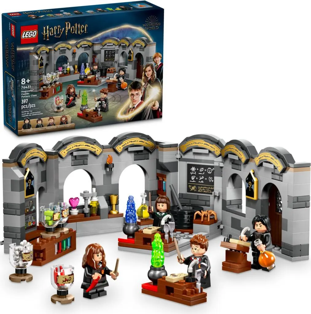 Magic-themed LEGO with characters