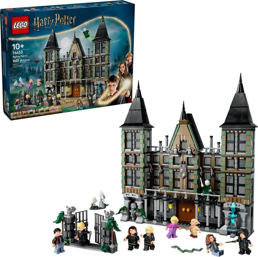 Hogwarts castle LEGO with characters