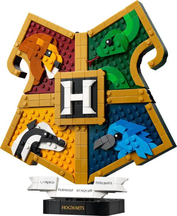 Hogwarts shield built from LEGO