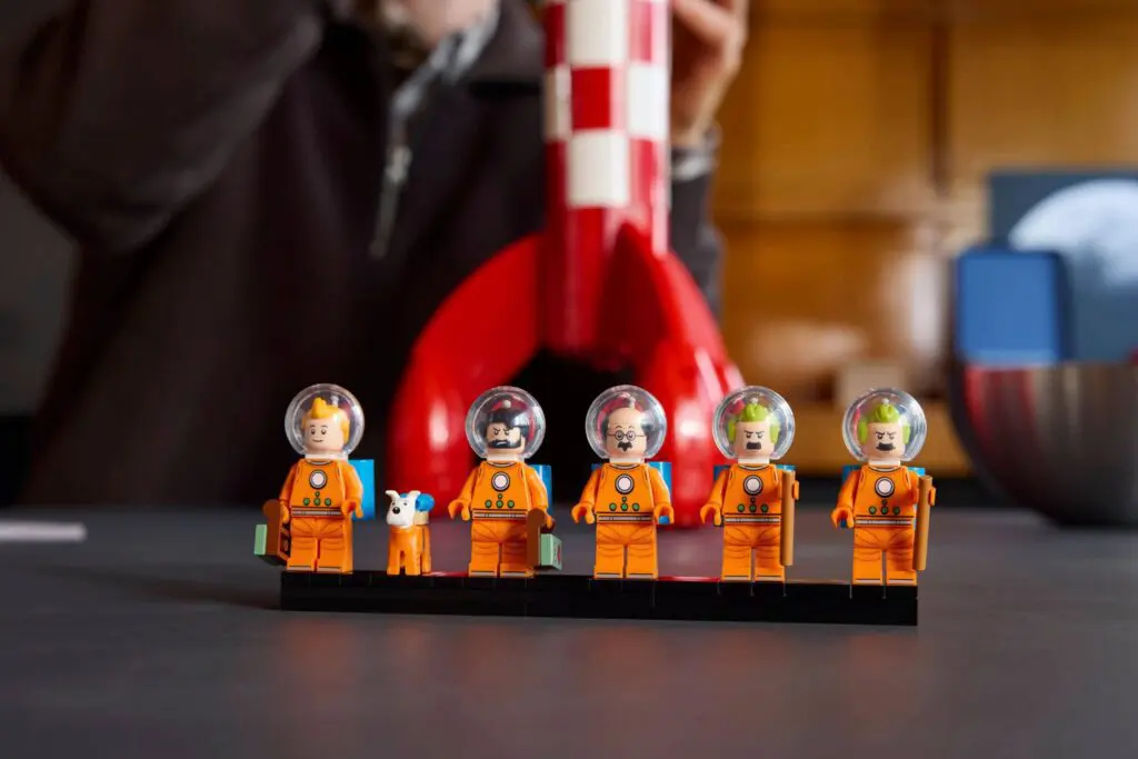 Mini astronauts and rocket toy display