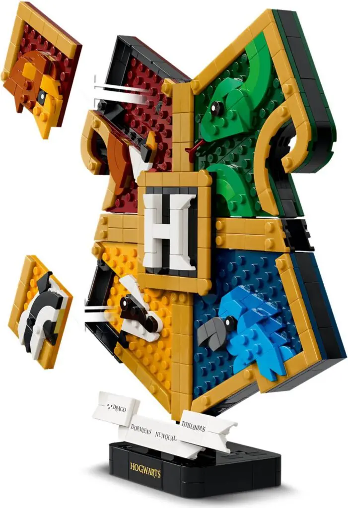 Hogwarts crest made from building bricks