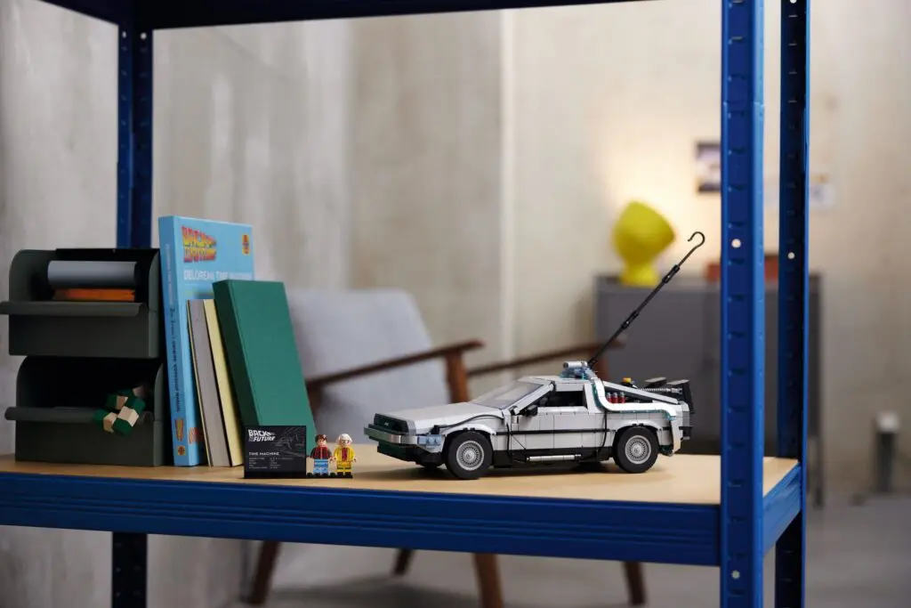 LEGO Icons Back to the Future Time Machine - view 4
