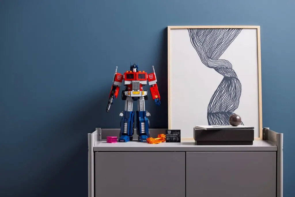 LEGO Icons Optimus Prime - view 3