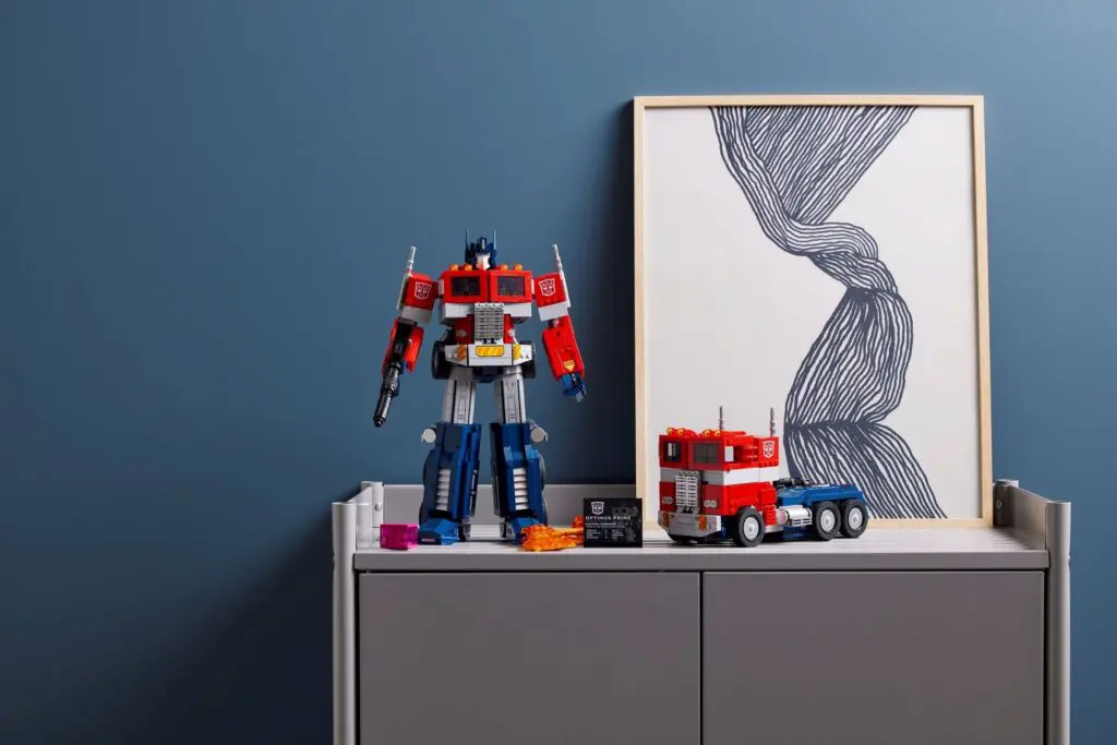 LEGO Icons Optimus Prime - view 5