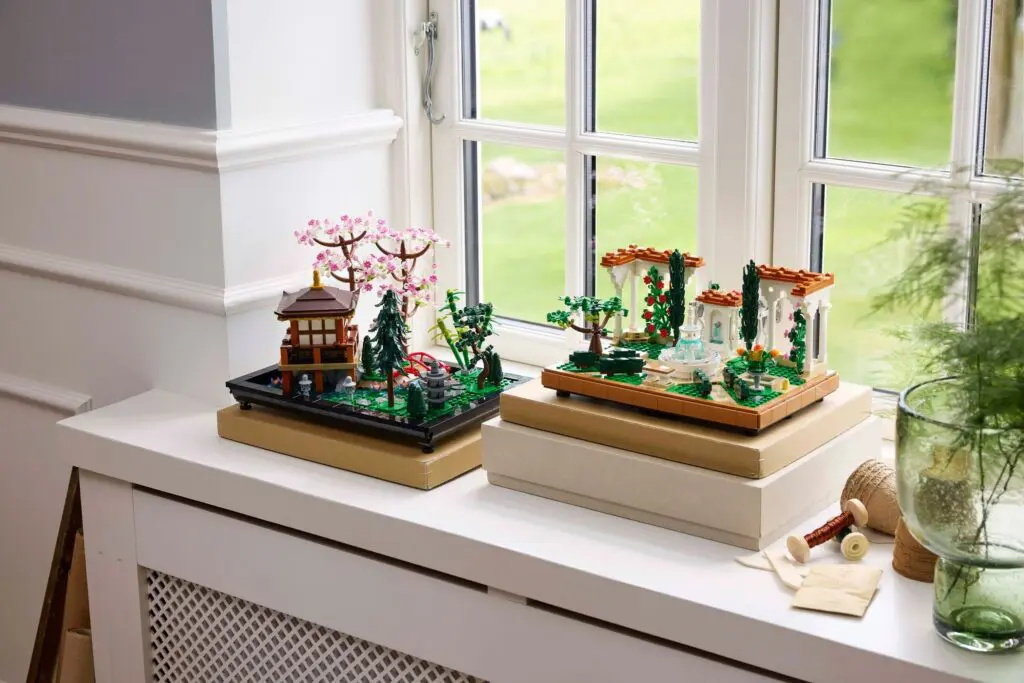LEGO Icons Fountain Garden - view 2