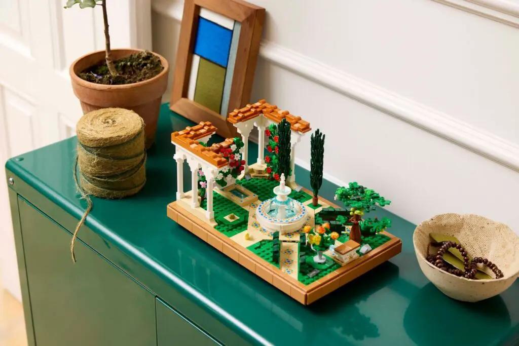 LEGO Icons Fountain Garden - view 8