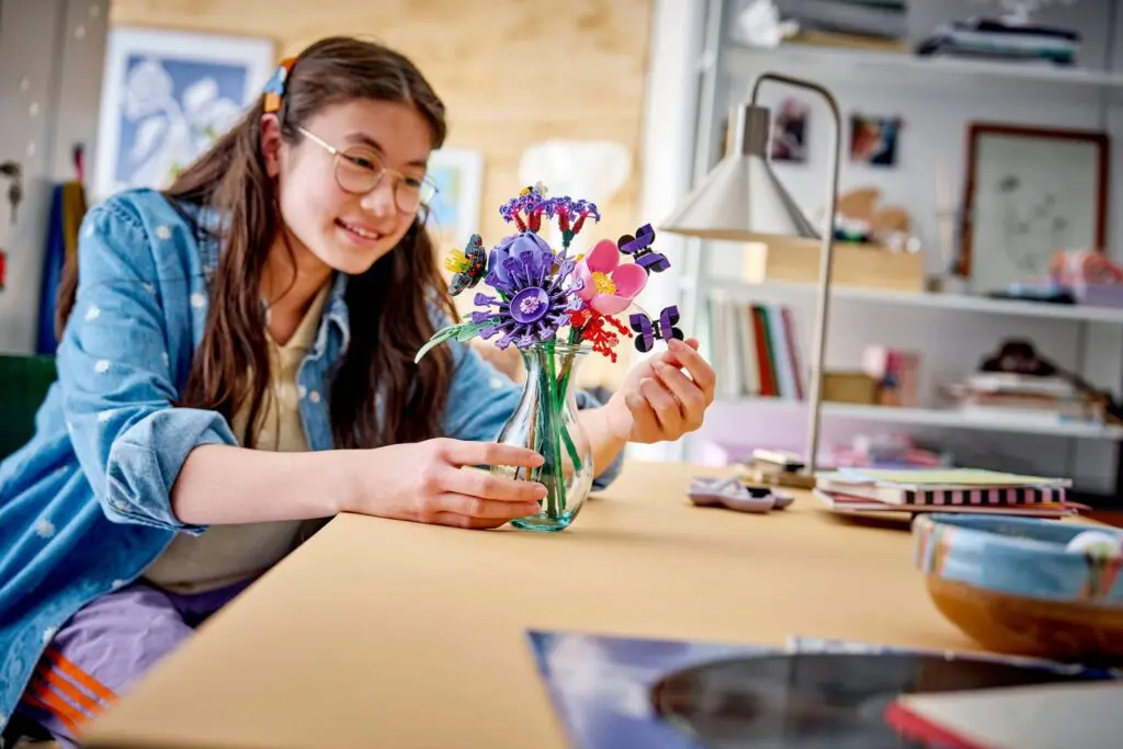 LEGO Botanicals Olivia Rodrigo's Flower Bouquet - view 5