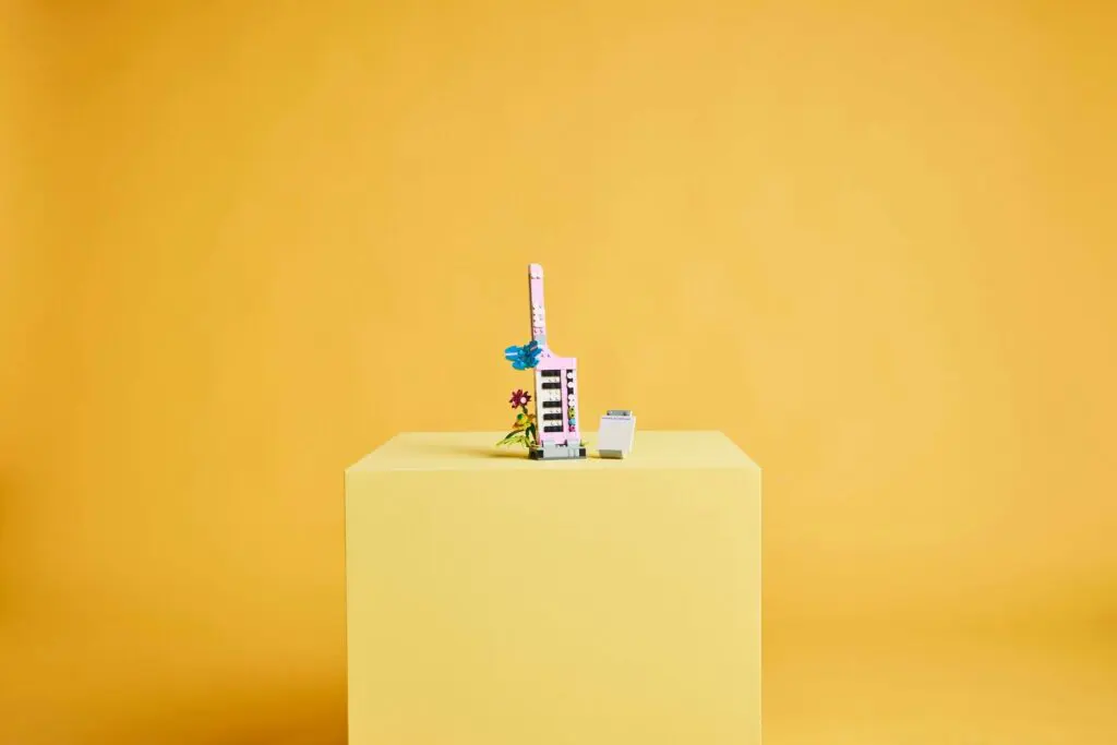 LEGO Creator Typewriter with Flowers - view 7