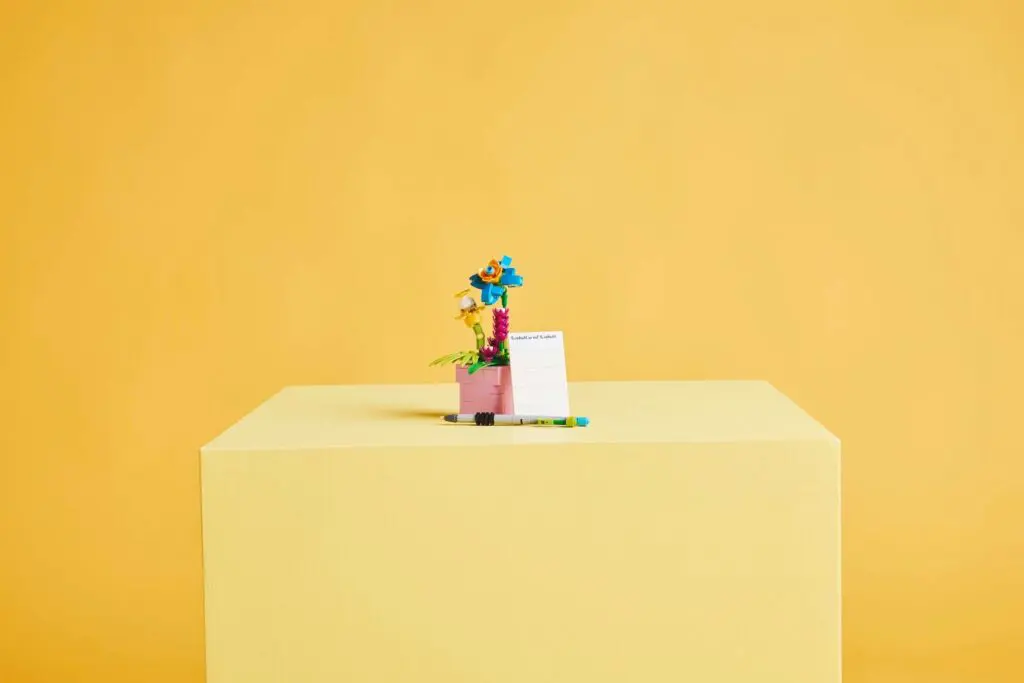 LEGO Creator Typewriter with Flowers - view 8