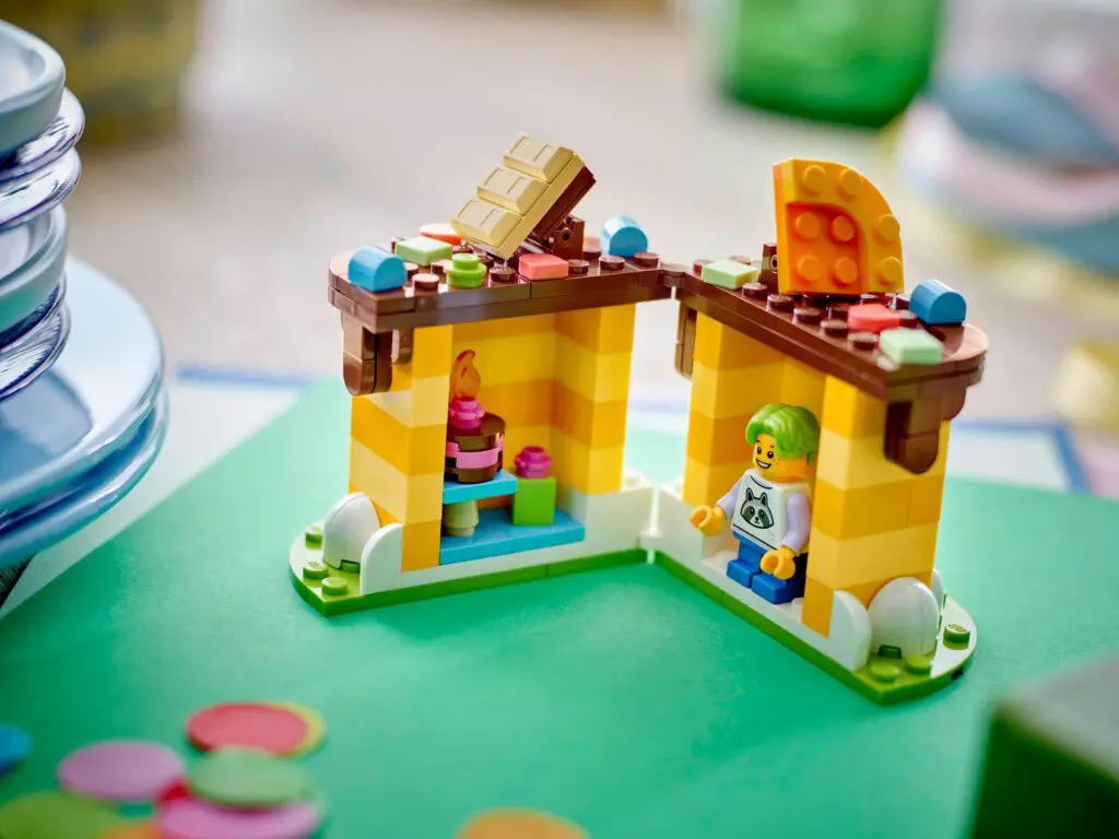 LEGO Seasonal Birthday Cake - view 3