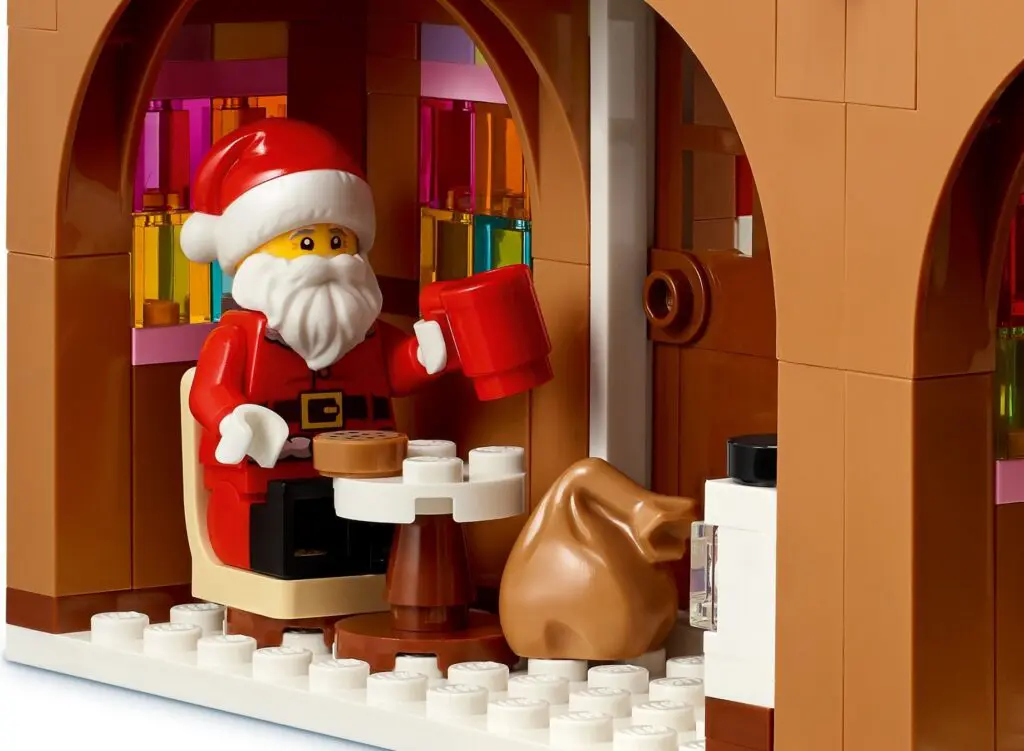 LEGO Seasonal Festive Gingerbread House - view 10