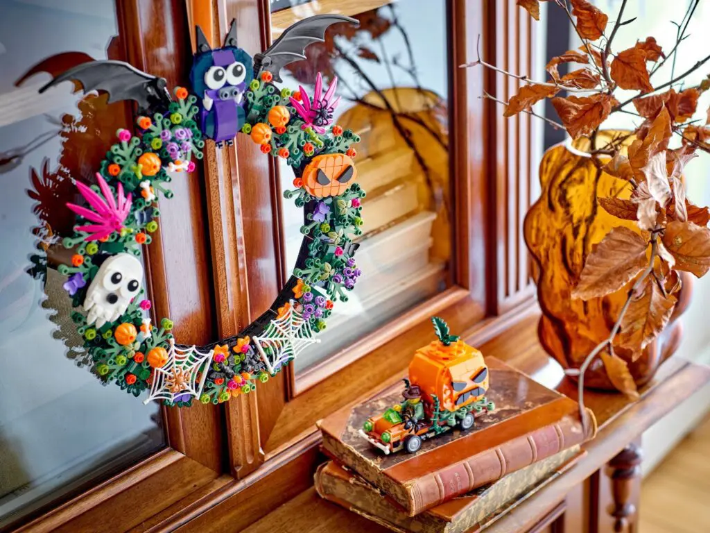 LEGO Seasonal Halloween Wreath - view 2