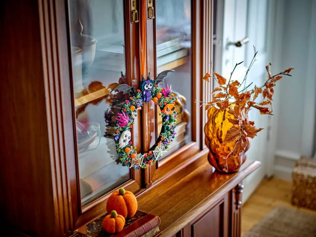 LEGO Seasonal Halloween Wreath - view 6
