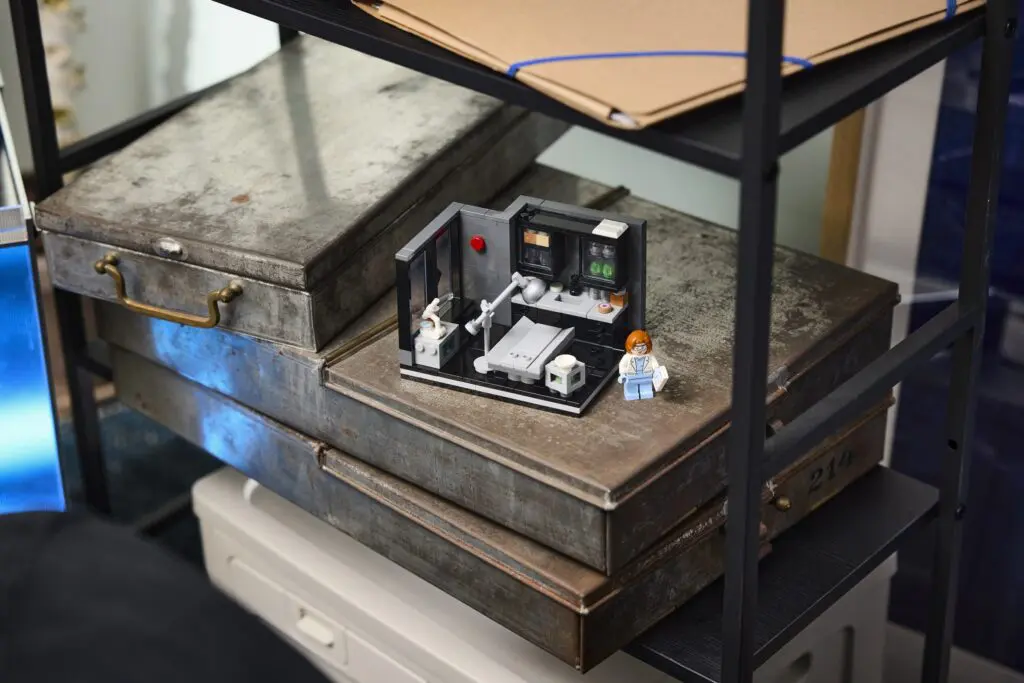 LEGO Ideas The X-Files: Scully's Lab - view 4