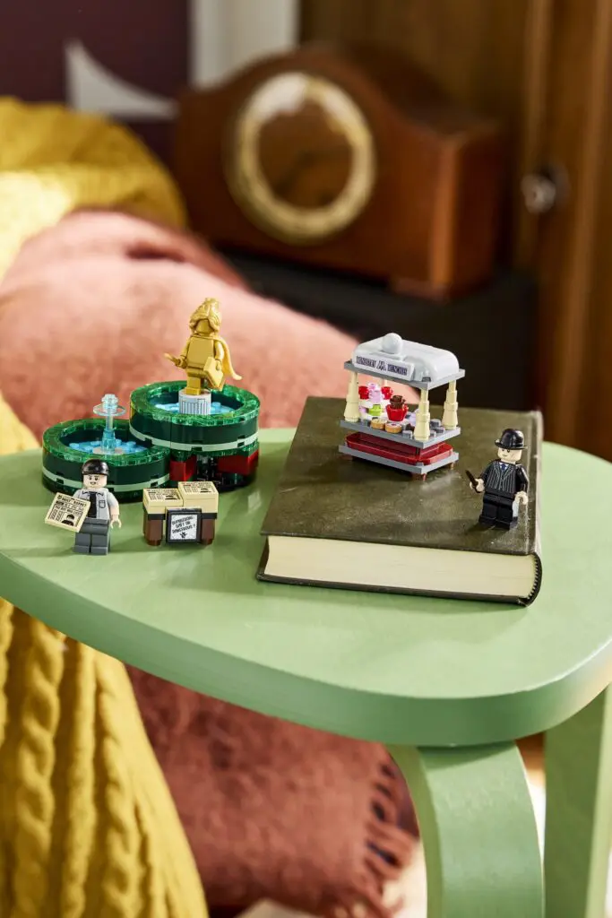 LEGO Harry Potter Ministry Munchies & The Daily Prophet Stands - view 4
