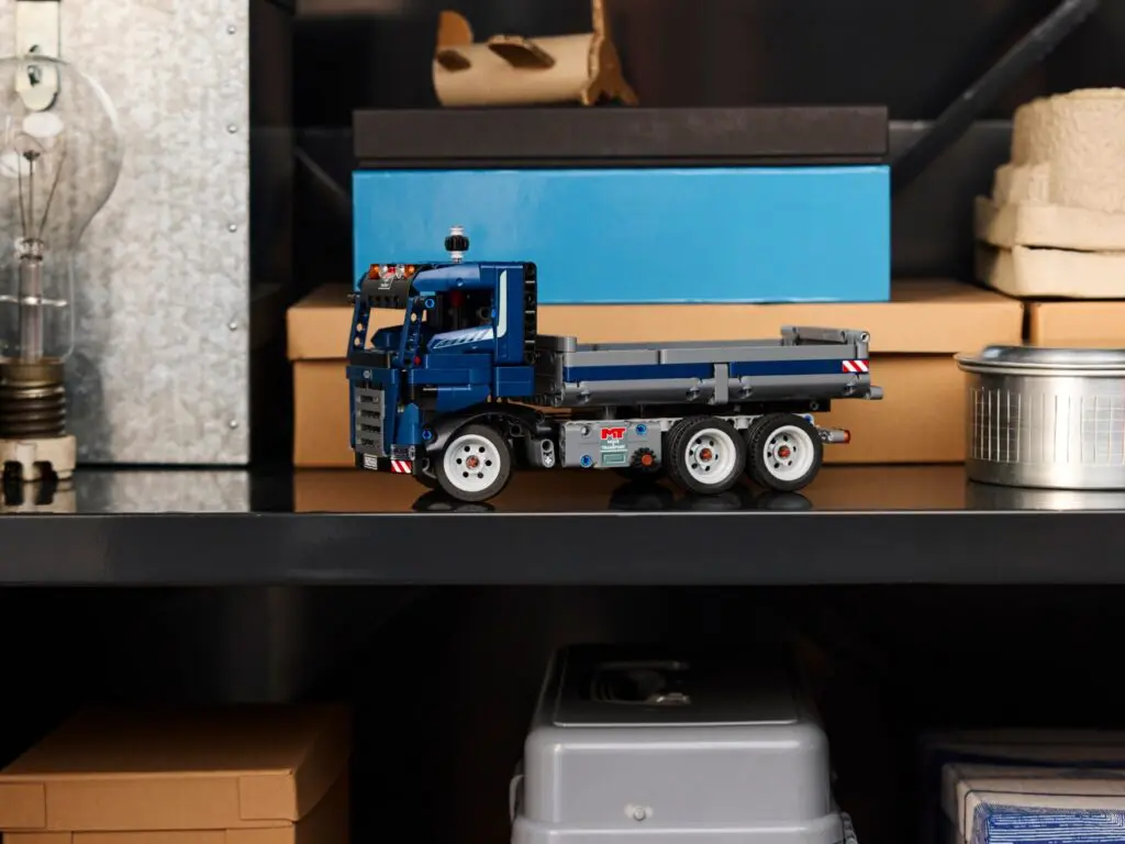 LEGO Technic Tipping Dump Truck - view 5