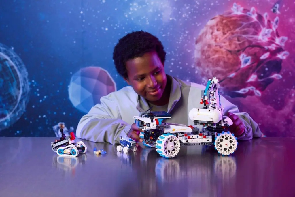 LEGO Technic Lunar Outpost Moon Rover - view 6