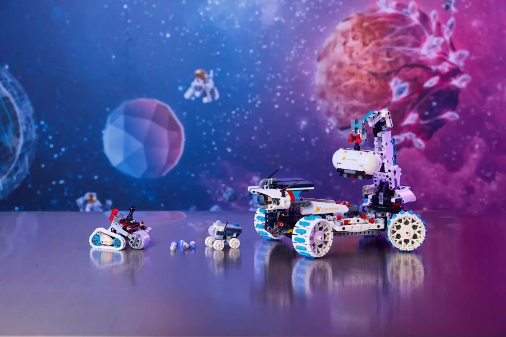 LEGO Technic Lunar Outpost Moon Rover - view 7