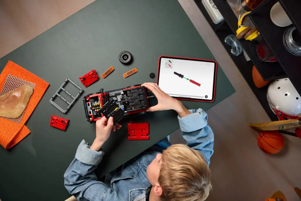 LEGO Technic Ford Bronco SUV - view 4