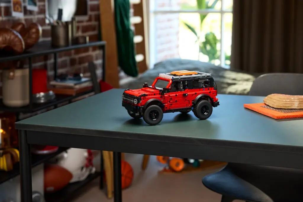 LEGO Technic Ford Bronco SUV - view 8