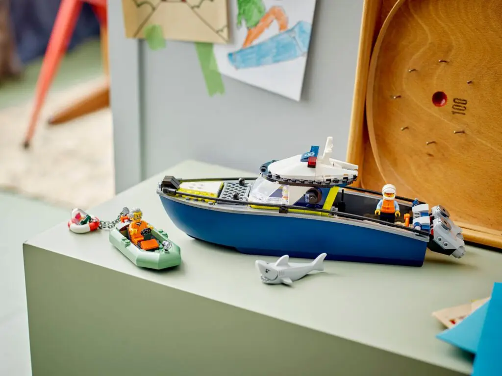 LEGO City Police Boat - view 7