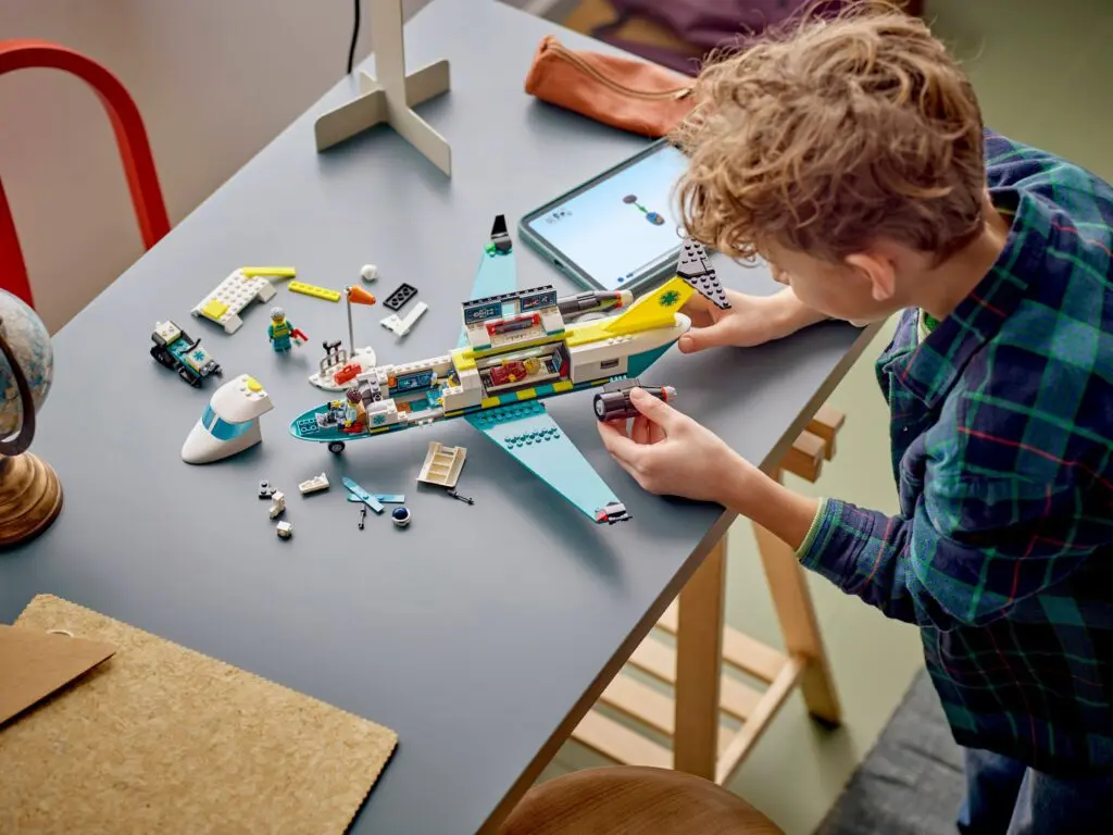 LEGO City Air Ambulance - view 4