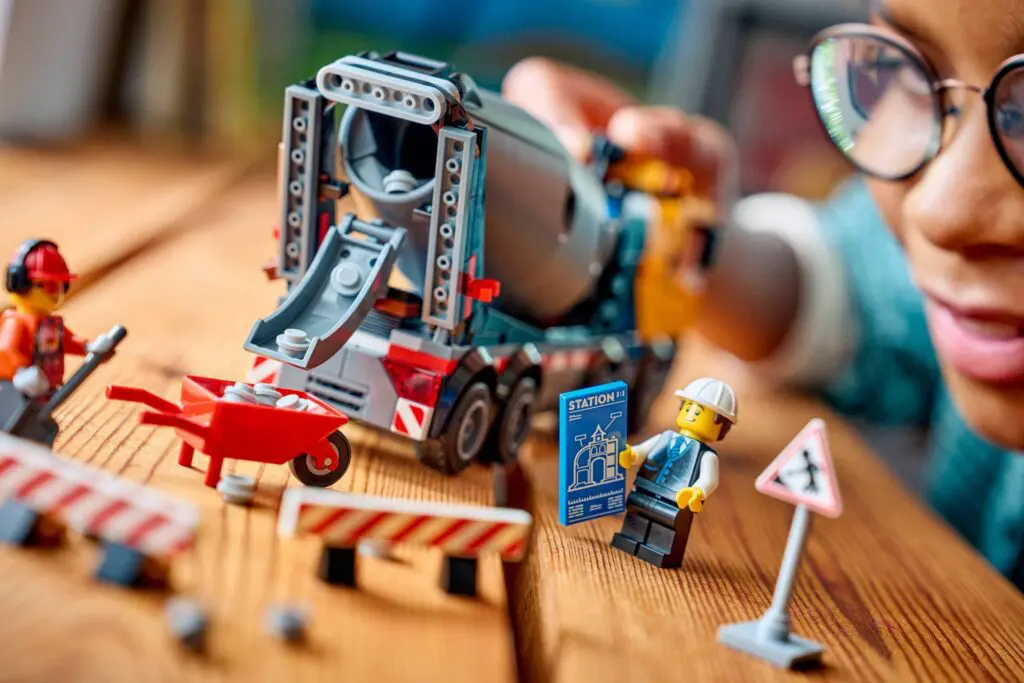 LEGO City Cement Mixer - view 5