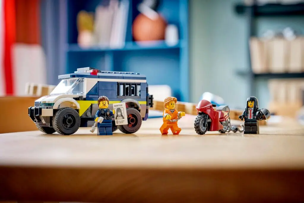 LEGO City Police Prisoner Transport Van - view 7
