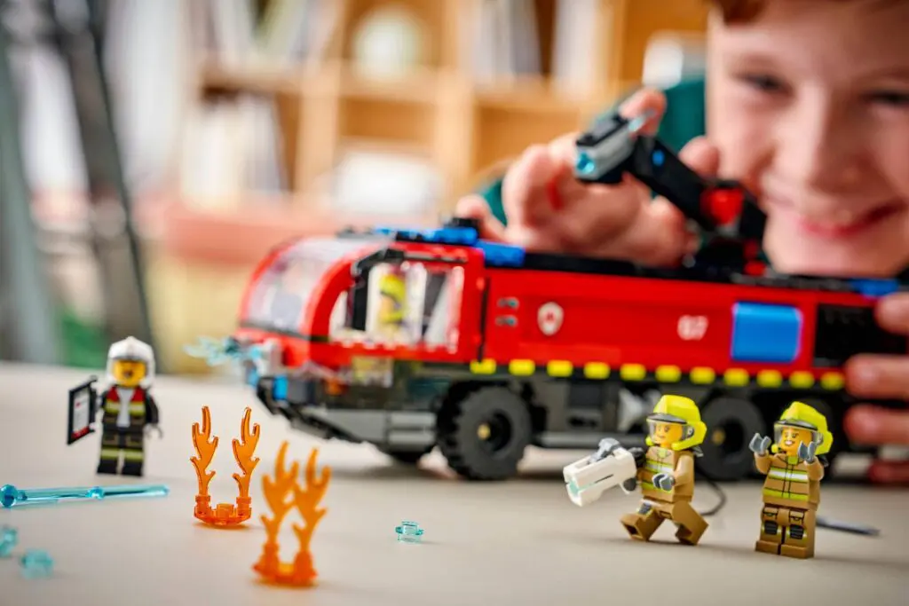 LEGO City Airport Fire Truck - view 5