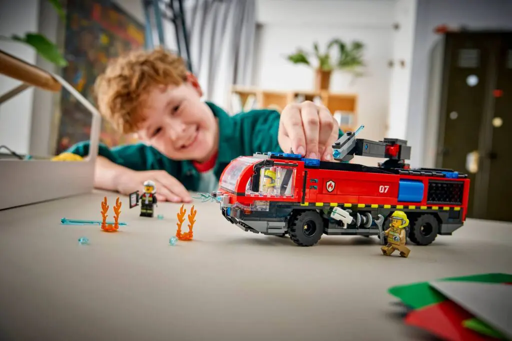 LEGO City Airport Fire Truck - view 6