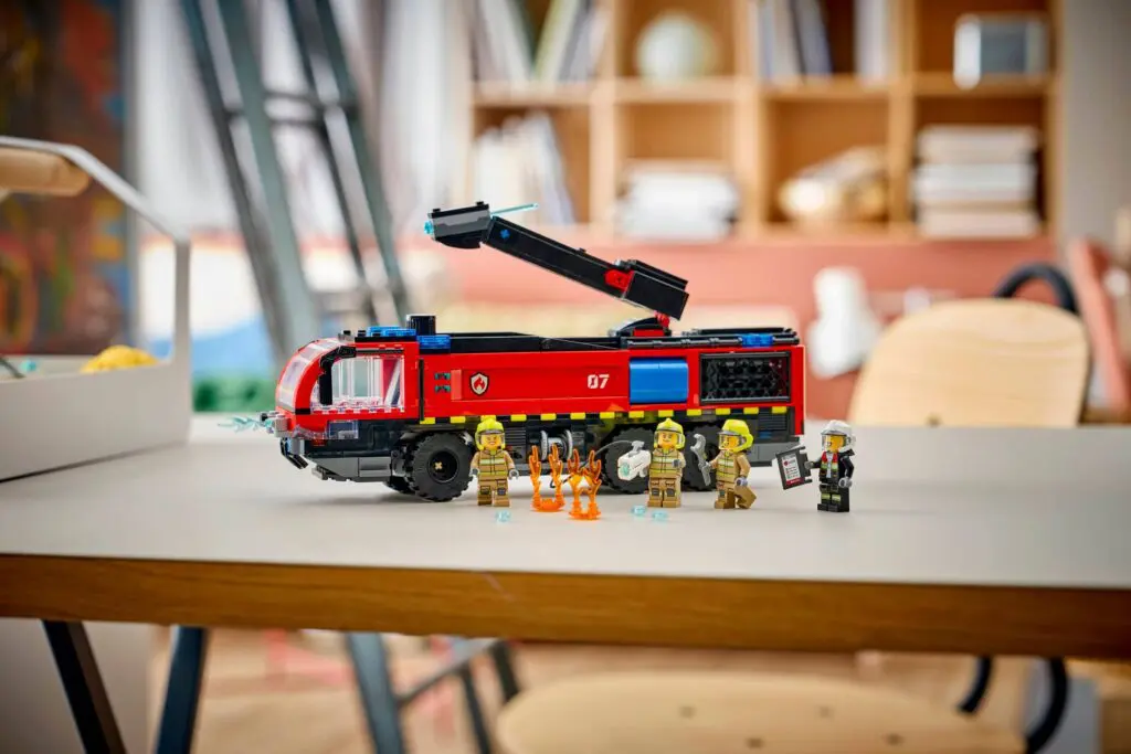 LEGO City Airport Fire Truck - view 7